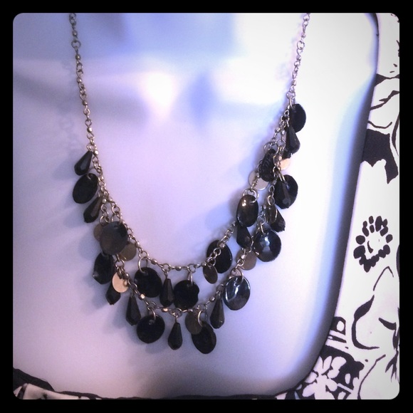 Pretty statement necklace black & silver beads