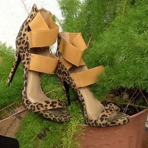 Leopard print heels! gorgeous!! Stretchy and sexy!
