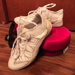 Nfinity evolution cheer shoes