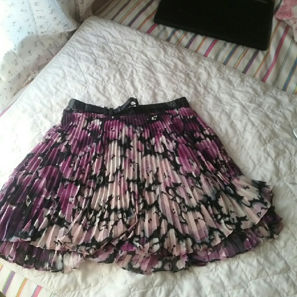 Skirt super cute and comfortable  comes with belt