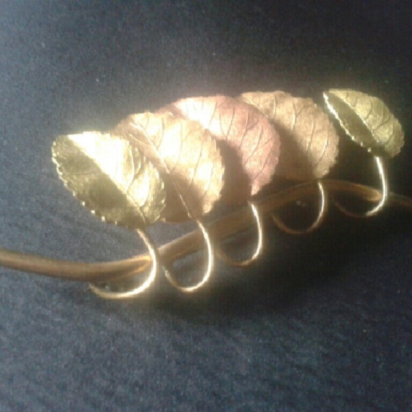 Brooch - Picture 2 of 3