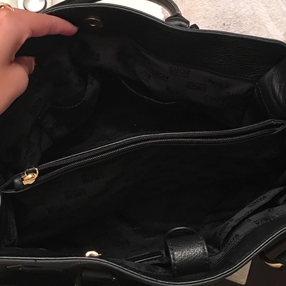 Black/Gold MK Purse!! - Picture 2 of 4