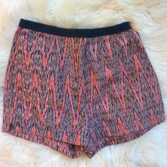 High waist, Aztec print short shorts