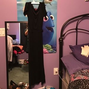 Black long dress half open mid back