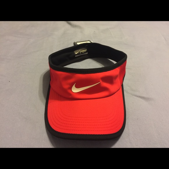 🔻SALE🔻NIKE VISOR BRAND NEW UNISEX!!!