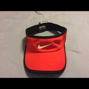 🔻SALE🔻NIKE VISOR BRAND NEW UNISEX!!!