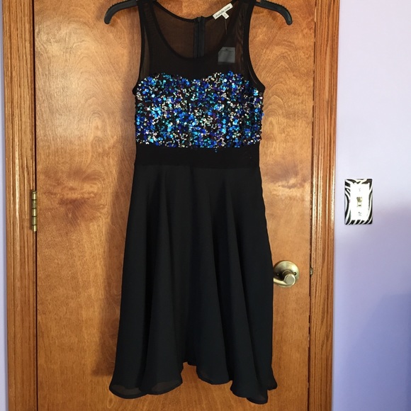 Sequin Dress With Mesh Neckline & Waist - Picture 1 of 4