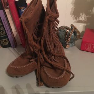 Minnetonka never worn boots