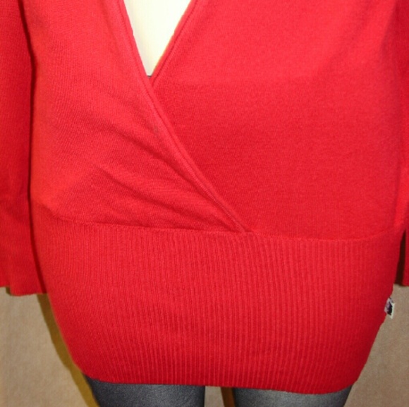 Hooded white or red knit sweater.  Nwot. - Picture 4 of 4