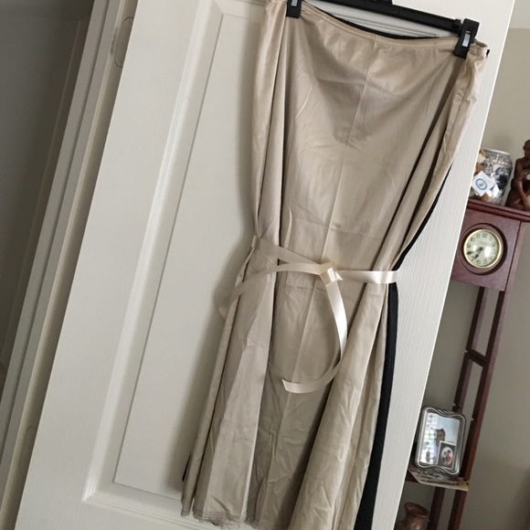 The perfect long 32 inches slips! Cream & black - Picture 1 of 4