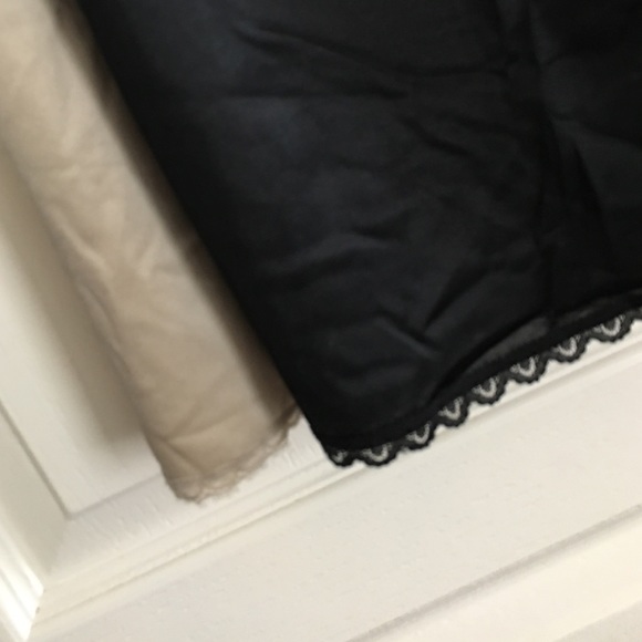 The perfect long 32 inches slips! Cream & black - Picture 4 of 4