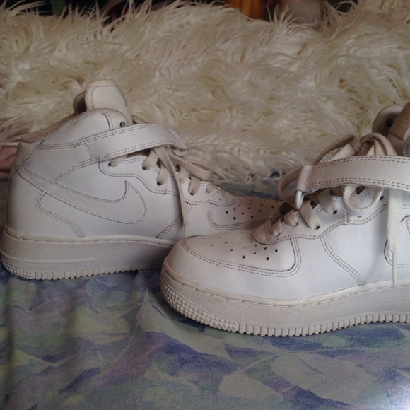 Air Force 1s - Picture 2 of 4