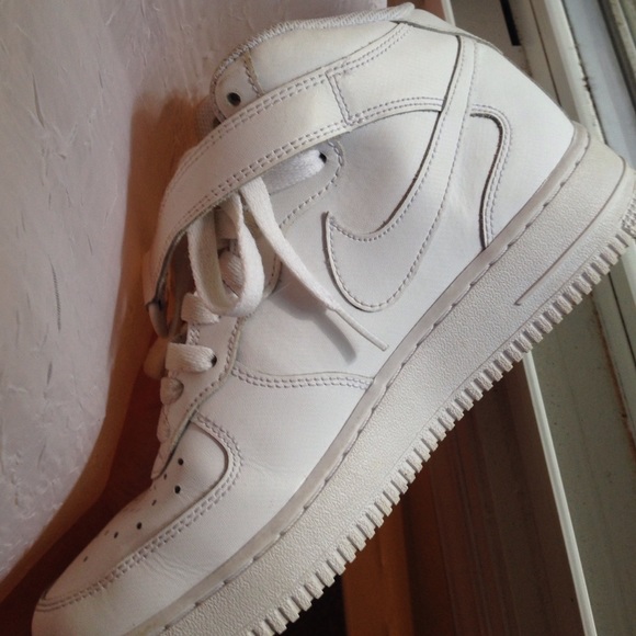 Air Force 1s - Picture 4 of 4