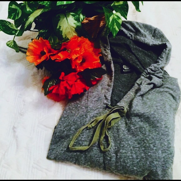 bobeau Tops - Bobeau hooded top