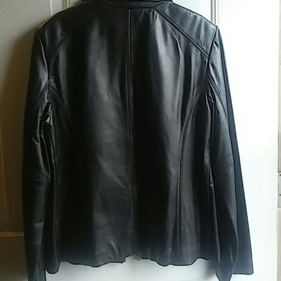 NWOT. Women's Genuine Leather Jacket.  Final Pricing. - Picture 3 of 4