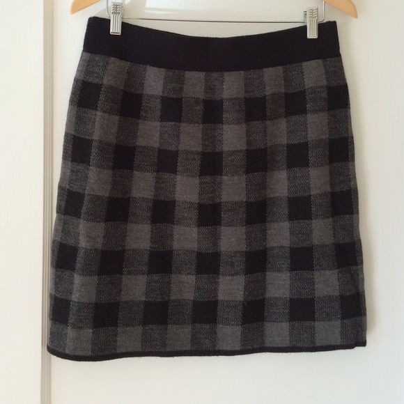 Black and gray plaid 50% wool skirt (L)
