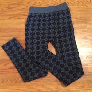 Patterned Leggings in Gray and Black