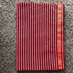 Lululemon Vinyasa snap scarf