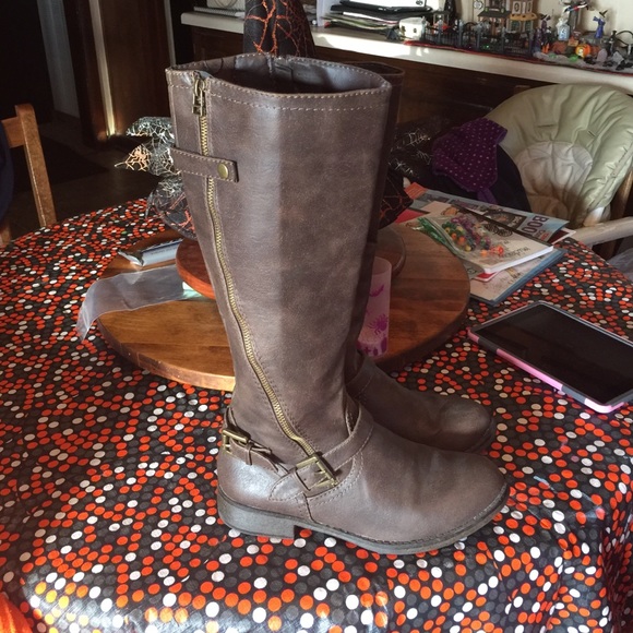 EUC 8 women's brown boots