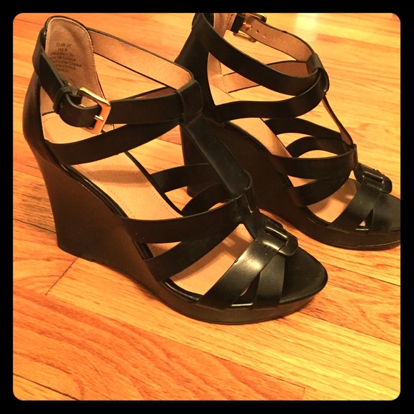 H&M Black wedges
