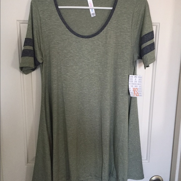 BNWT green & grey Lularoe perfect tee!