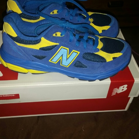 New Balance youth sz 6.5/ women sz 8