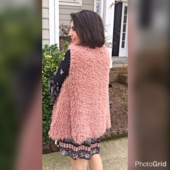 Gorgeous reversible faux fur vest! LAST ONE - Picture 4 of 4