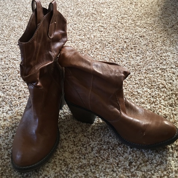 Tan boots size 7