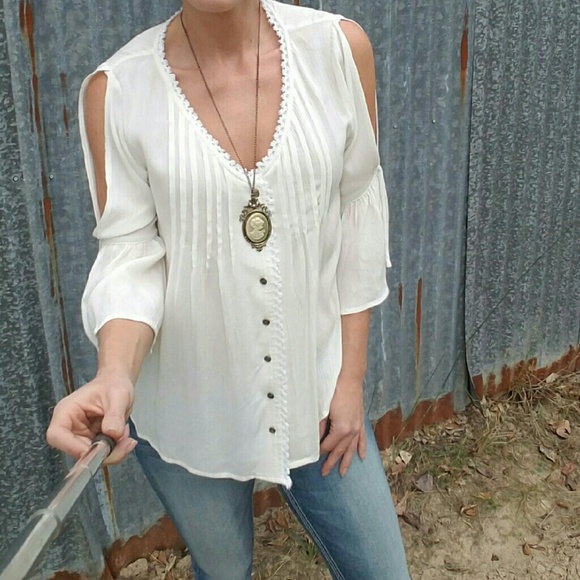 Entro Tops - Like new! Sz. M white cold shoulder blouse.
