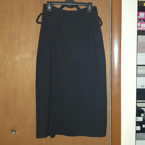 Black below the knee fishtail pencil skirt