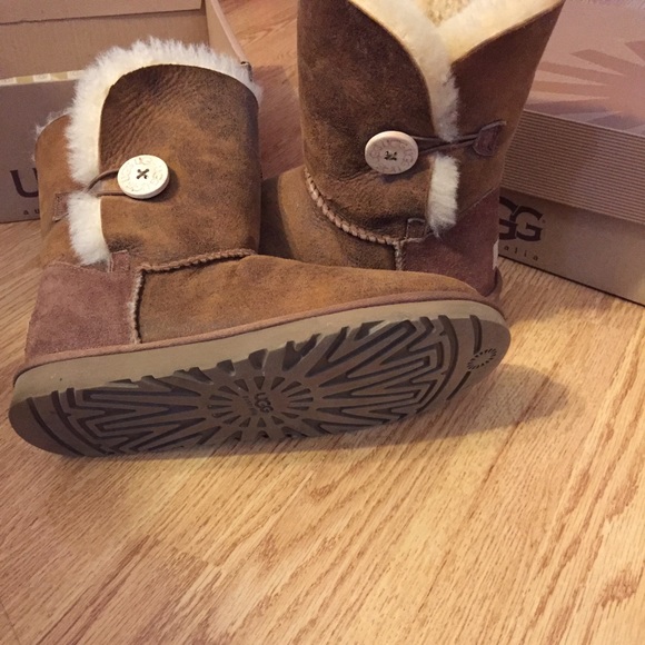 Bailey Uggs Brown - Picture 2 of 4