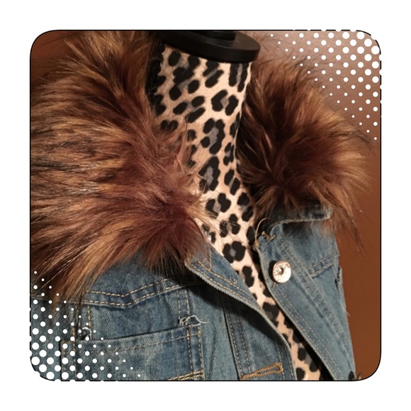 Denim Crop Jacket🆕 - Picture 2 of 3