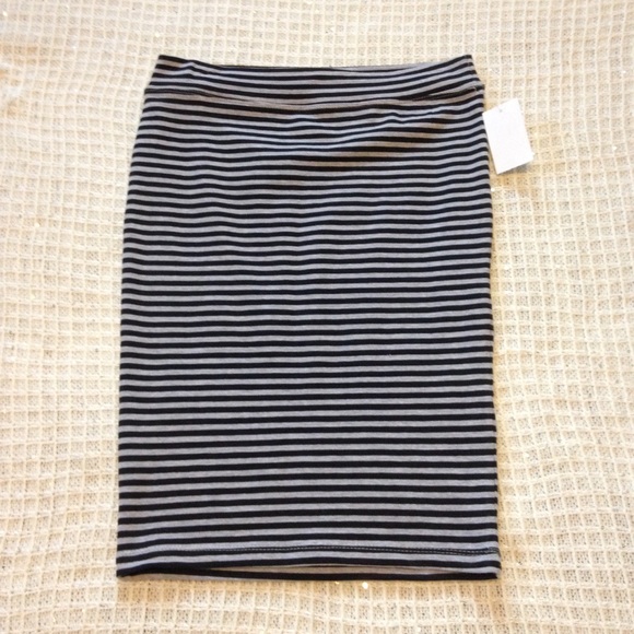 Feathers Dresses & Skirts - Black and Grey Striped Medium Skirt NWT