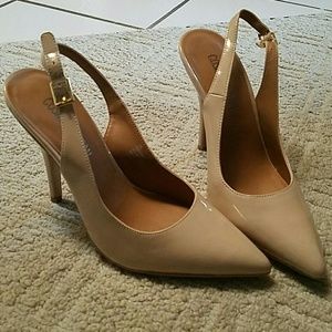 Pointed toe heels!