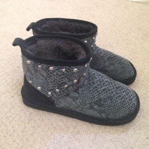 PINK fur lined mukluk Booties