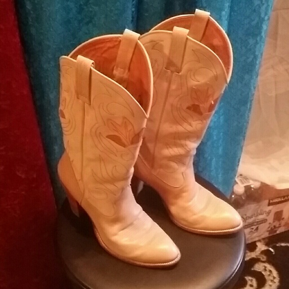 Beautiful cream/light tan Dan Post boots