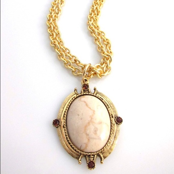 Oval Semi-precious Choker Necklace.