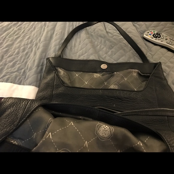 Basic Black Vince Camuto Bag - Picture 3 of 3