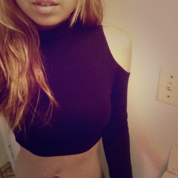 Cold Shoulder Crop Top