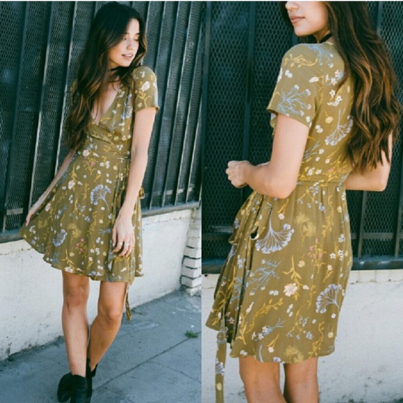 🍃Europe Fling Wrap Dress🍃 - Picture 4 of 4