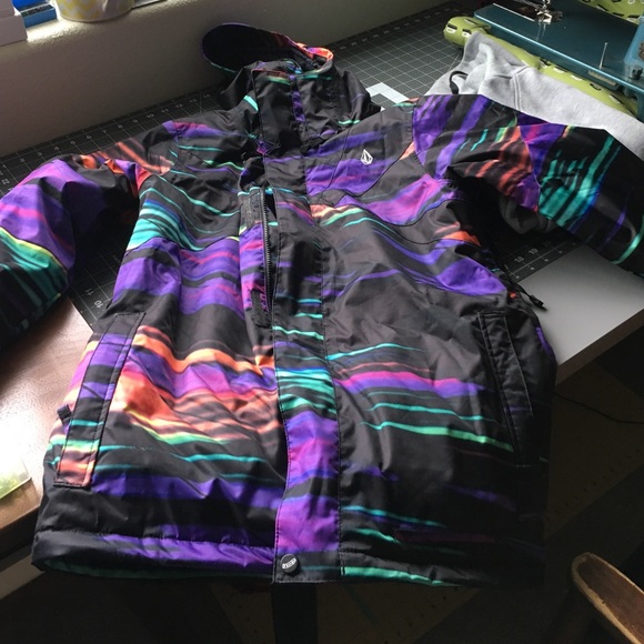 Volcom Jackets & Blazers - Volcom snowboarding jacket. Worn twice