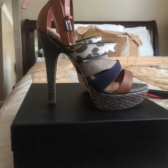 Sandal - Picture 2 of 4