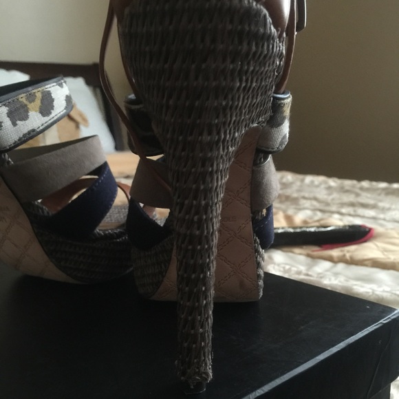 Sandal - Picture 3 of 4