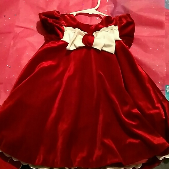 😊 SOLD😊 Very nice dress size 24 months