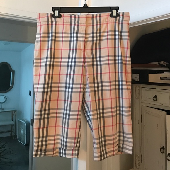 Burberry knee short, class plaid, size 8