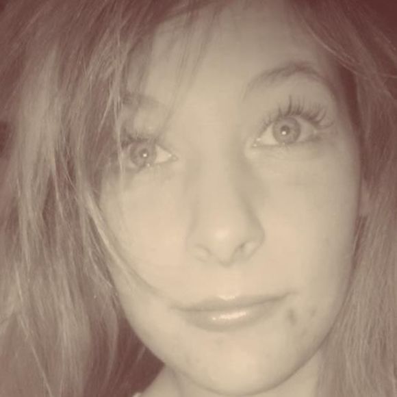 Meet your Posher, Amanda - Picture 1 of 1