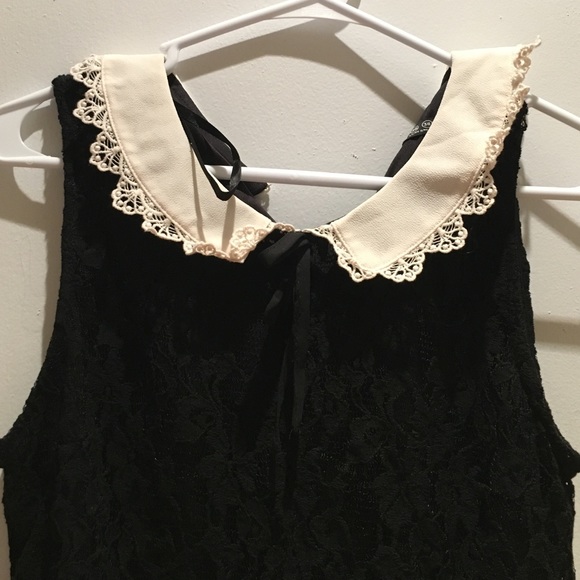 Lace dress w white collar - Picture 2 of 3
