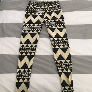 UNICORN LuLaRoe OS black & cream patterned legging