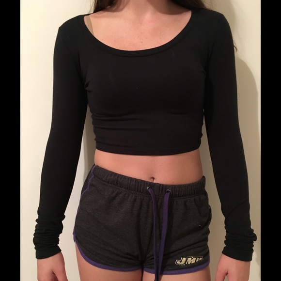 Vivian's Fashions black long sleeve crop top