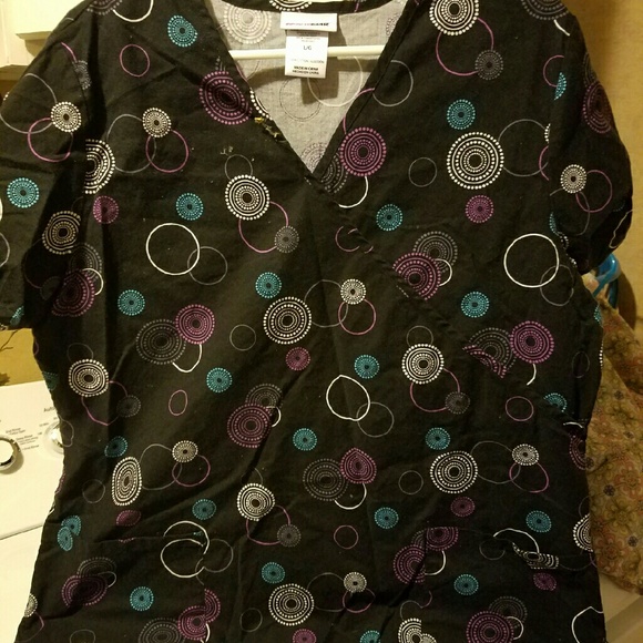 Worn 1 time scrub top